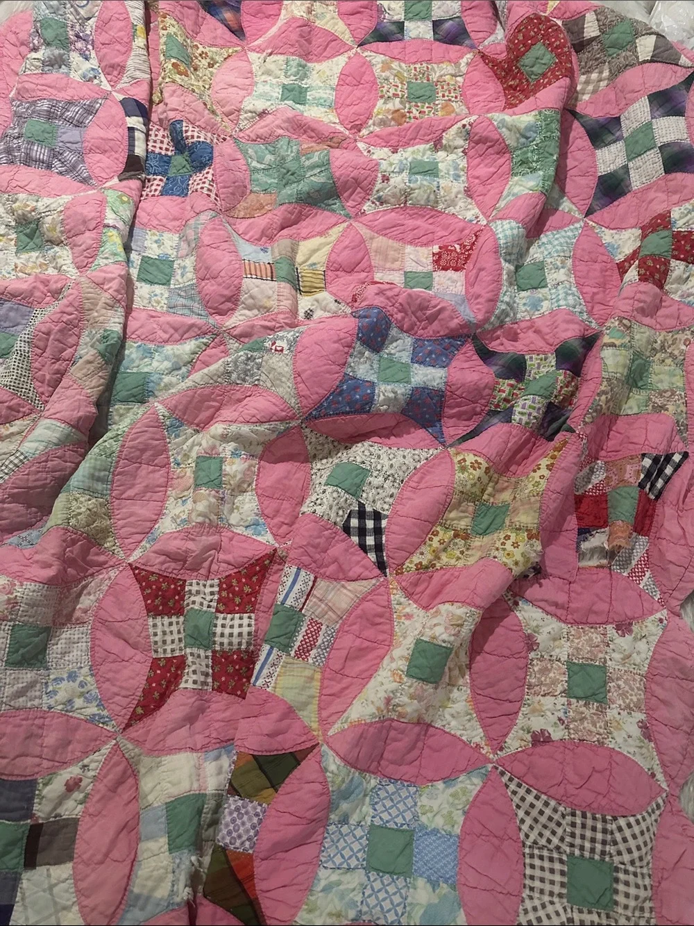 Vintage Patchwork Pink Quilted Throw - Classic Circle Pattern